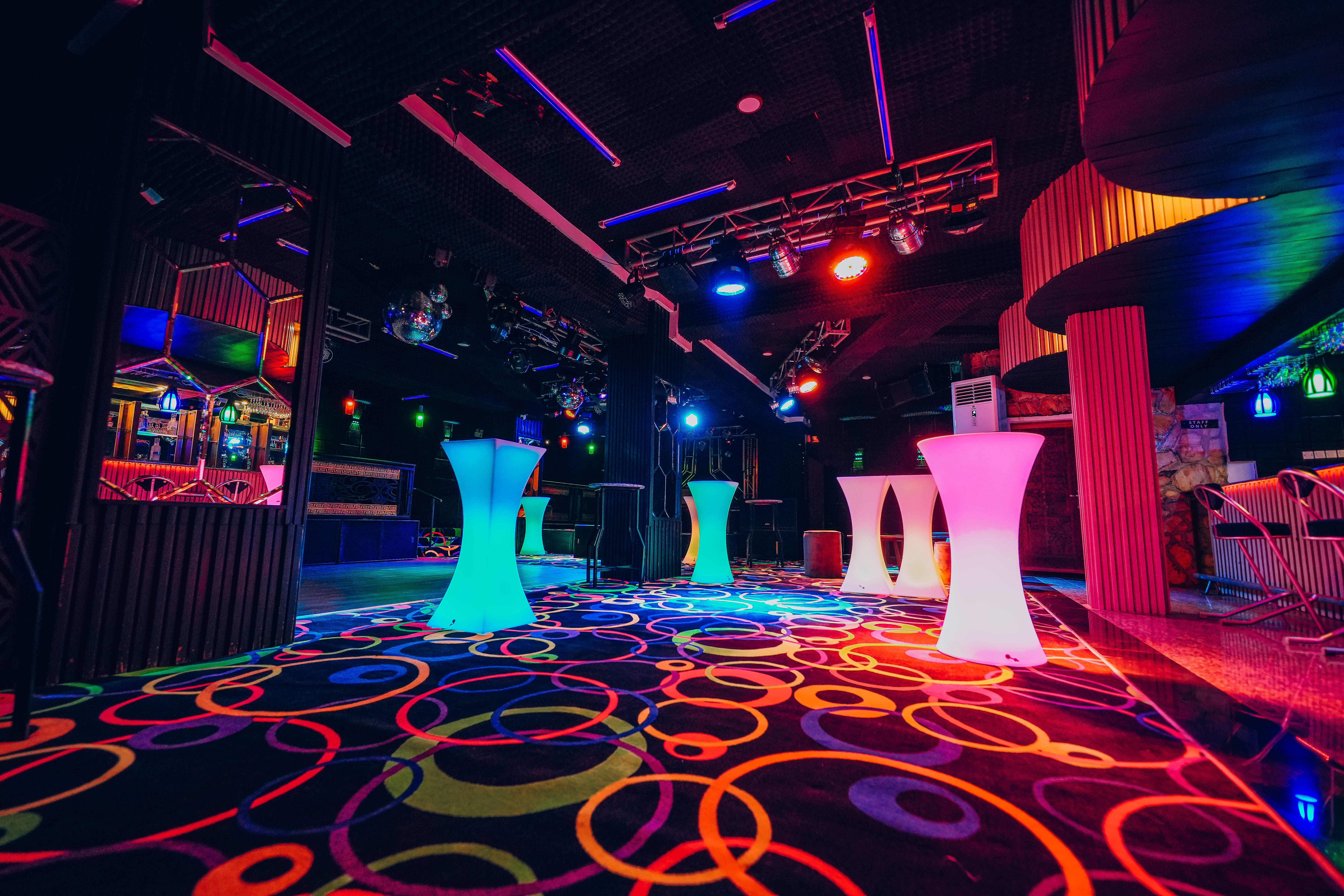 Camero 67 Club - Premium bar with extensive spirits collection